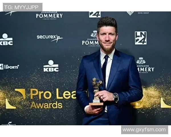 世界足球排名第一球星的崛起之路：从天赋到荣誉的完美蜕变